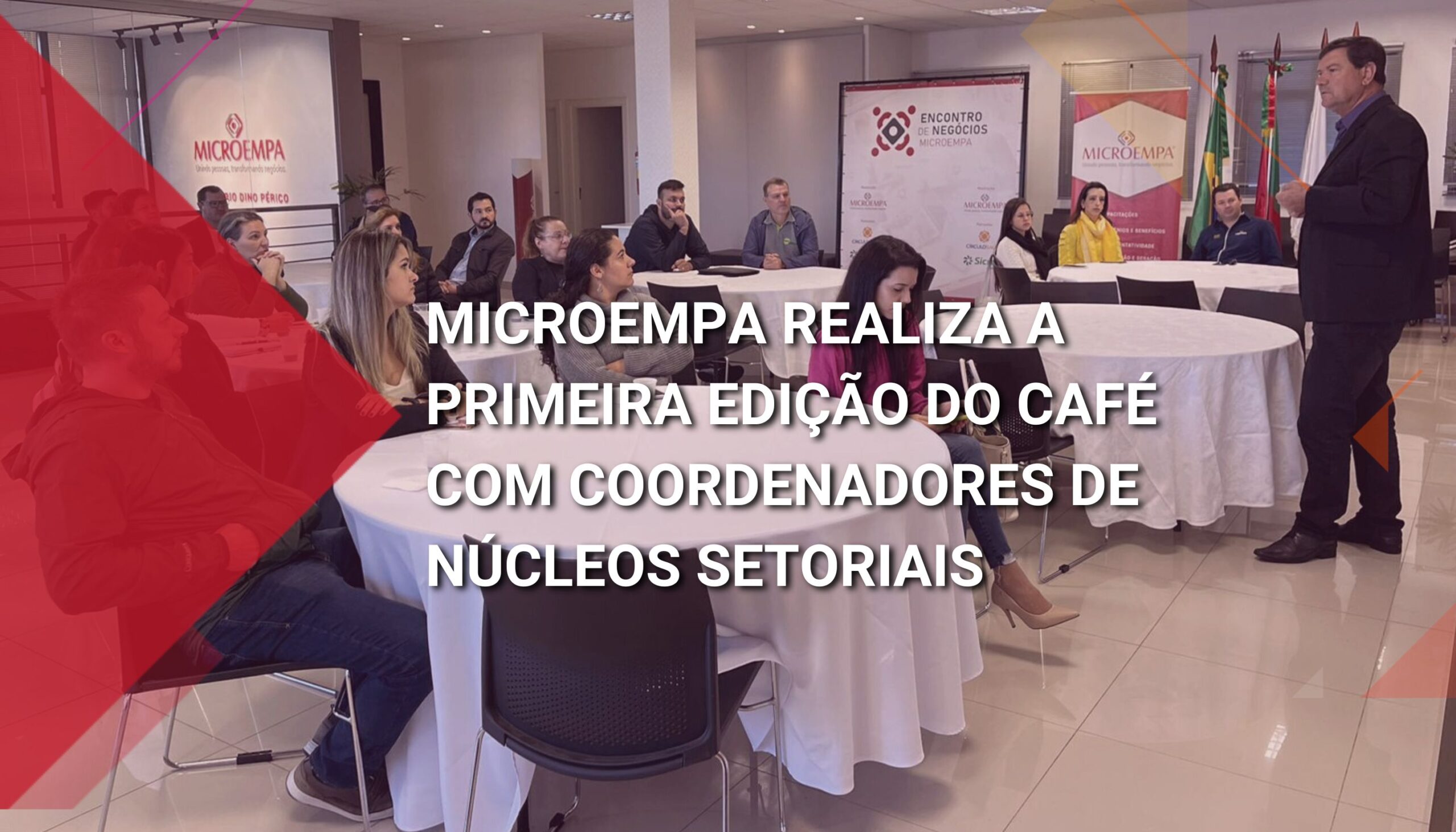 A imagem mostra os coordenadores dos núcleos setoriais reunidos ao redor de uma mesa redonda com toalha branca