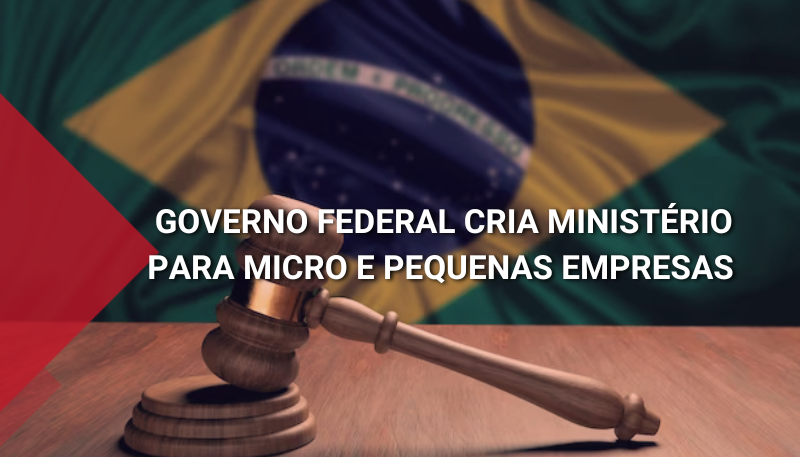 Bandeira do Brasil com martelo de tribunal na frente e frase dando ênfase a criação do ministério para as micro e pequenas empresas.